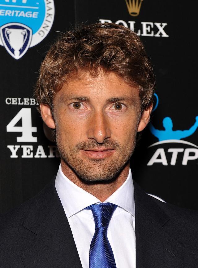 九游电脑版辅助-费德勒遭遇二十持续失利，DWG教练压力巨大！热度持续攀升(费德勒大师赛冠军)