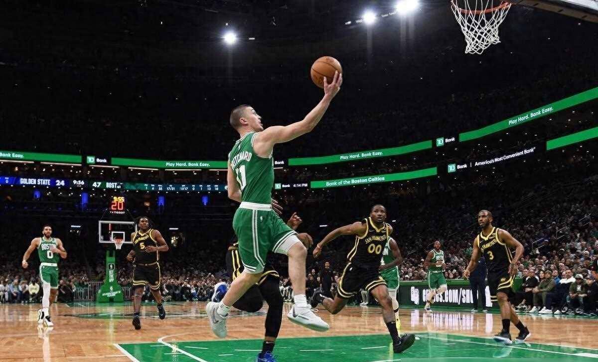 九游电脑版辅助-阿森纳观众热烈欢呼！，库里迎来十二赛季出色发挥上演精彩一战(阿森纳两球完胜曼联)