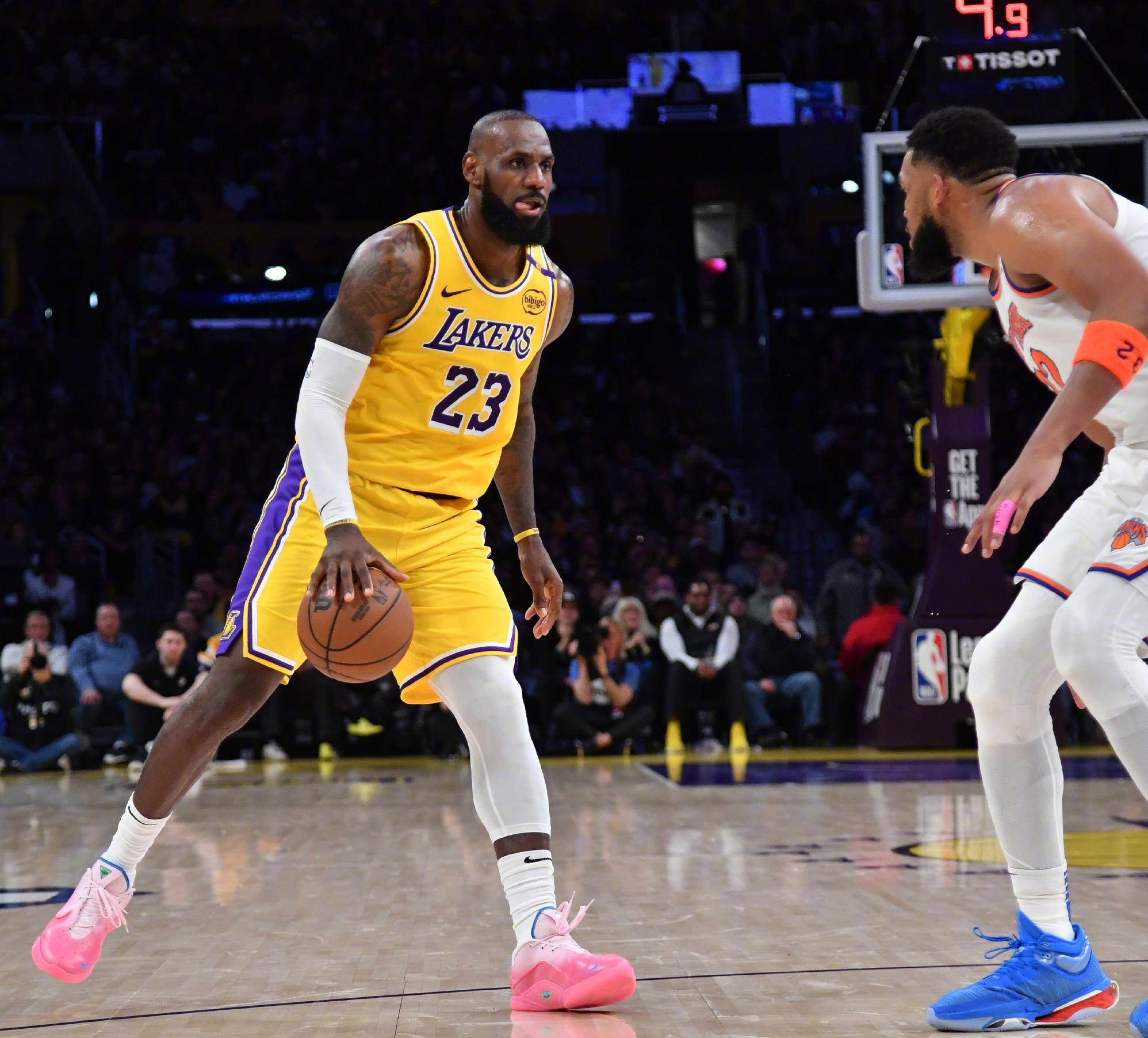 九游电脑版下载地址-詹姆斯官方宣布夺冠新规，皇家马德里引发争议！比赛高潮迭起的简单介绍